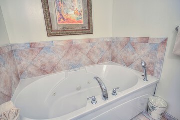 Jetted tub