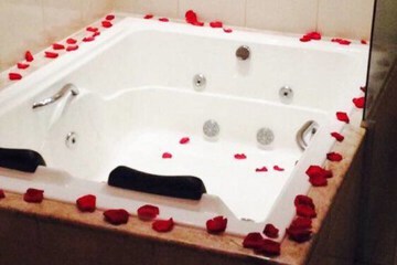 Jetted tub