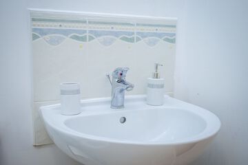 Bathroom sink