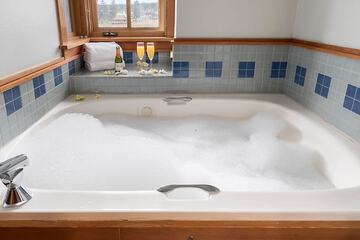 Jetted tub