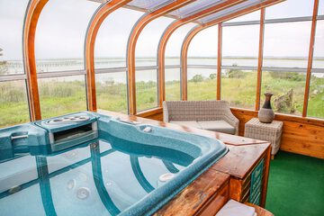 Indoor spa tub