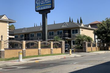 Walnut Inn & Suites West Covina
