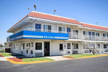 Motel 6 Fresno CA Blackstone South