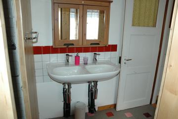 Bathroom sink