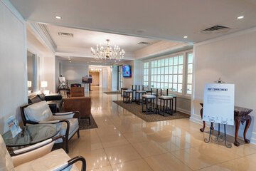 Lobby lounge