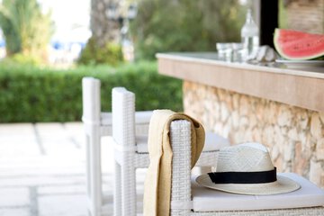Poolside bar