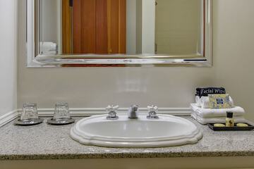 Bathroom sink