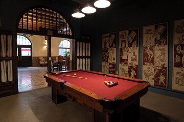 Lobby lounge