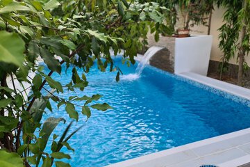 Pool waterfall