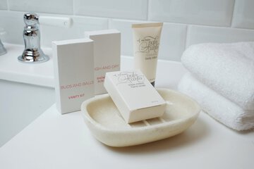 Bathroom amenities