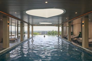 Indoor/outdoor pool