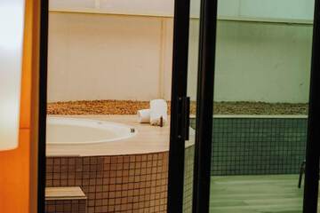 Private spa tub
