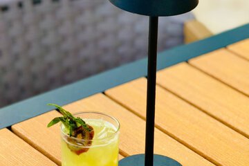 Swim-up bar