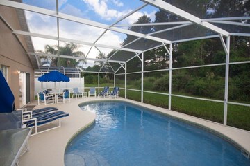 Indoor/outdoor pool