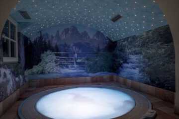 Indoor spa tub