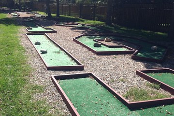 Mini-golf
