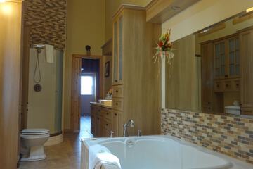 Deep soaking bathtub