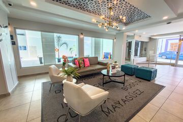 Lobby lounge