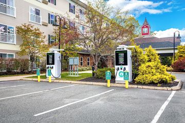 Electric vehicle charging station