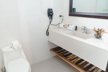 Bathroom sink