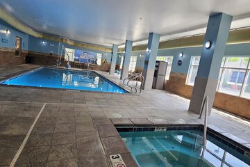 Indoor spa tub