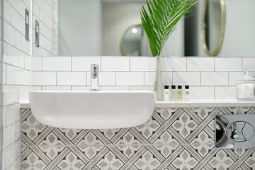 Bathroom sink