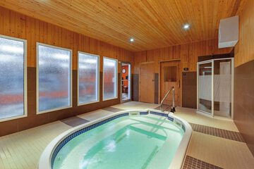 Indoor spa tub