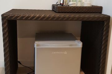 Mini-refrigerator
