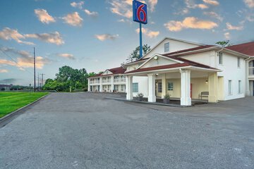Motel 6 Livingston TX