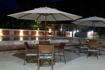 Poolside bar