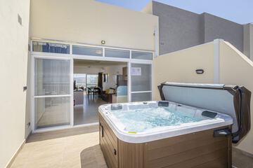 Private spa tub