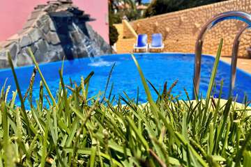 Pool waterfall