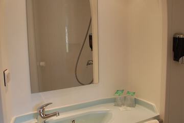 Bathroom sink