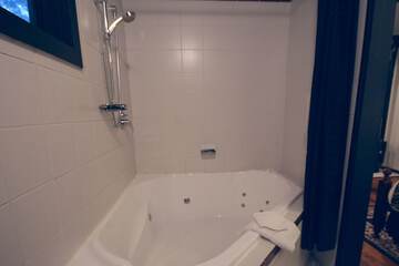 Private spa tub
