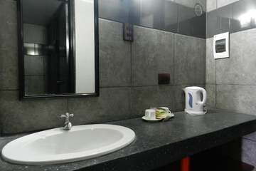 Bathroom sink