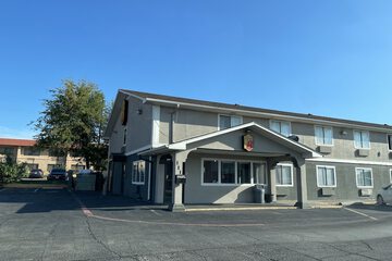 Super 8 by Wyndham Sherman