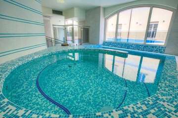 Indoor spa tub