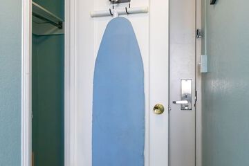 Iron/ironing board