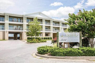 Island Inn & Suites an Ascend Collection Hotel