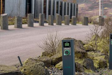 Electric vehicle charging station
