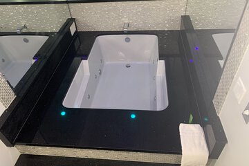 Jetted tub