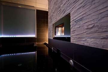 Indoor spa tub