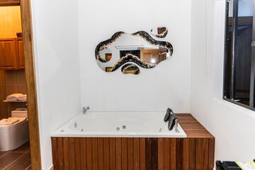 Jetted tub