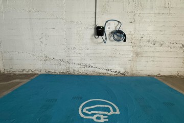 Electric vehicle charging station