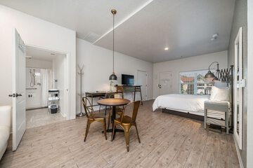 Room 51 of 211