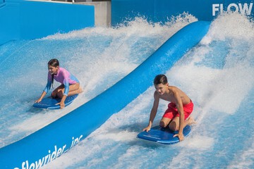 Surfing/boogie boarding