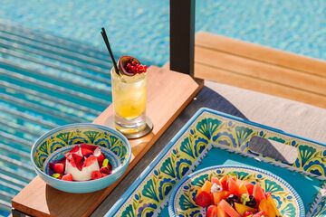 Poolside bar