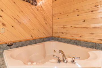 Jetted tub
