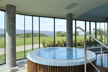 Indoor spa tub
