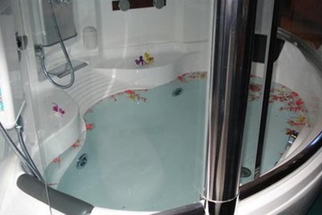 Jetted tub